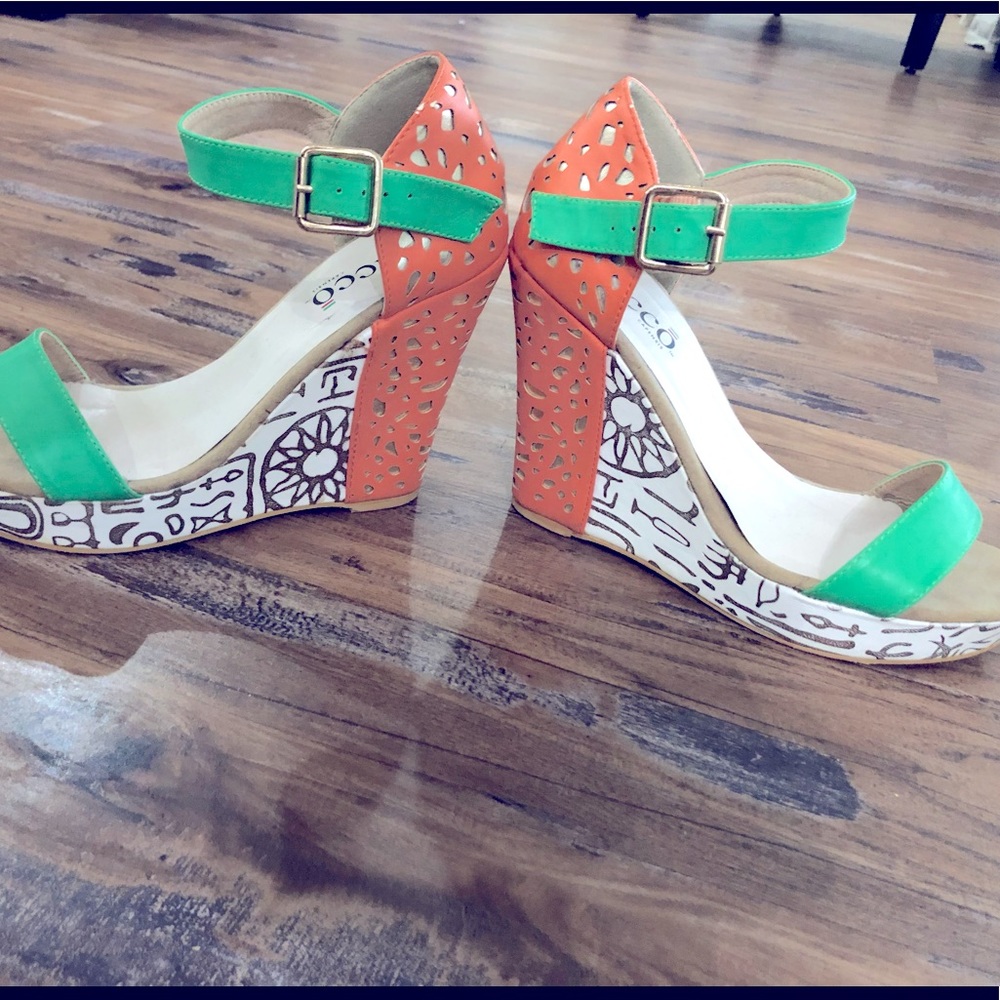 Strikingly cute wedge heels